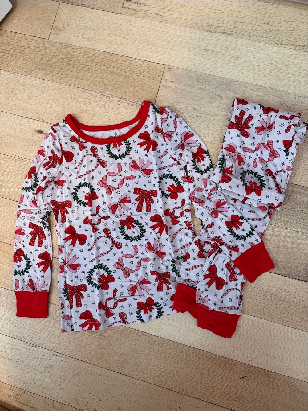 Caden Lane Red and Green Holiday Bow & Wreath Kids Pajama Set